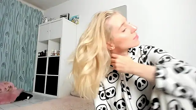 KenzieDawton online show from November 2, 4:38 am