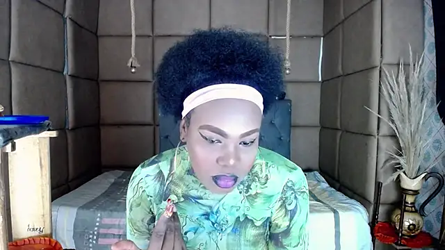 Snapshot of CatrinaGill chatting on October 15, 9:39 pm CatrinaGill online show from October 15, 9:39 pm