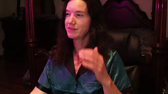 Snapshot of thornburyrose chatting on October 31, 1:40 am thornburyrose online show from October 31, 1:40 am