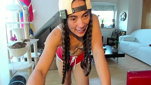 Snapshot of tinny_williams chatting on September 12, 6:25 am tinny williams online show from September 12, 6:25 am