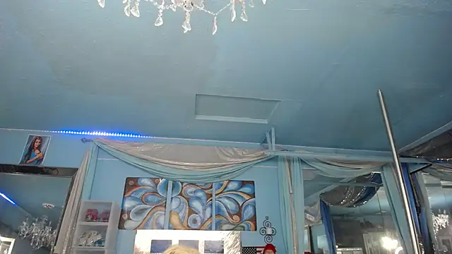 ADRIANNA FOX online show from March 2, 7:15 am