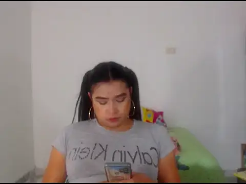 katrinawillff online show from April 7, 1:13 pm