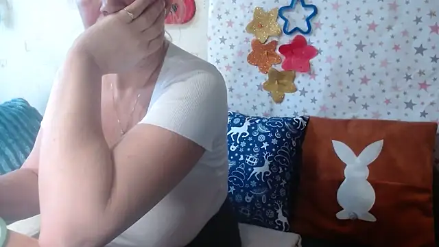 QueenLana online show from December 14, 9:59 am