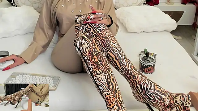 Snapshot of hotgirlsmoking_69xxx chatting on October 23, 2:45 pm hotgirlsmoking 69xxx online show from October 23, 2:45 pm