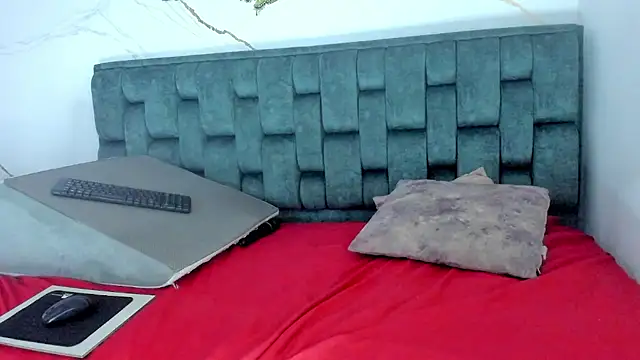 IsiisLovei online show from March 2, 2:35 pm