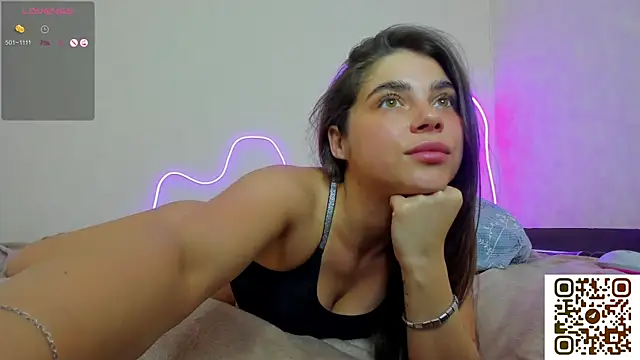 Snapshot of Bella_Foryou chatting on October 28, 2:17 am Bella Foryou online show from October 28, 2:17 am