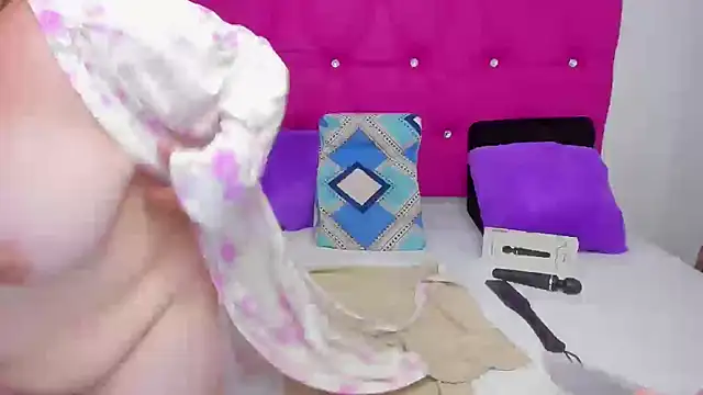 VivianPorto online show from September 19, 11:37 pm