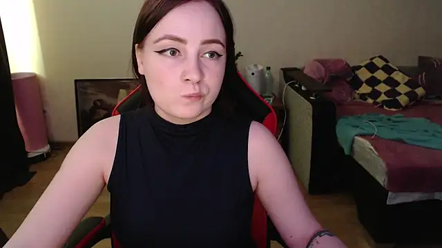 Laralianna online show from April 15, 2:28 pm