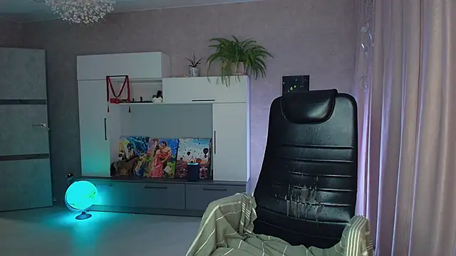 Cuddle Cat online show from November 30, 1:48 pm