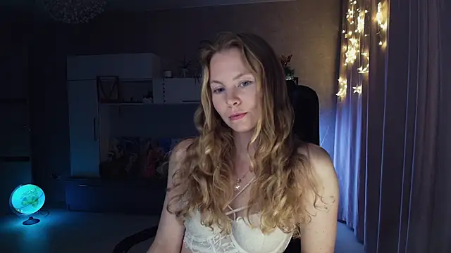 Cuddle Cat online show from December 3, 1:57 pm