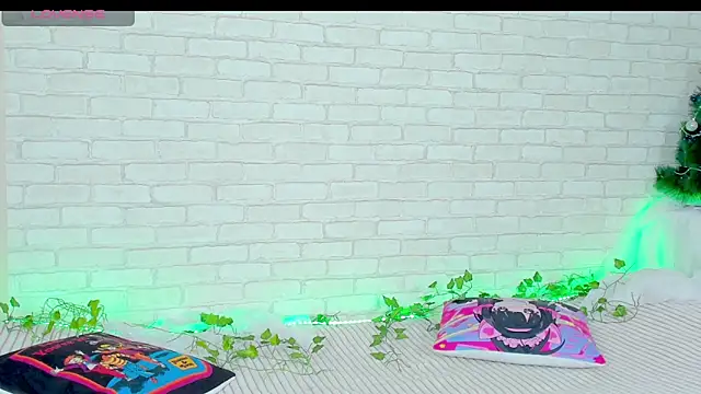 LinaKenny online show from December 19, 5:05 pm