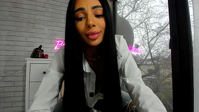 Britney Charm  online show from December 3, 6:38 am