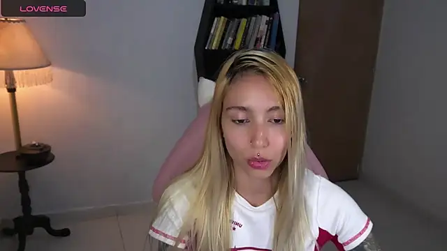 Saucy Jenn online show from November 16, 3:30 am