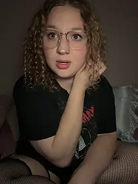 Snapshot of EmmieRae chatting on October 13, 5:21 am EmmieRae online show from October 13, 5:21 am