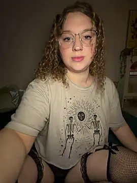 Snapshot of EmmieRae chatting on October 27, 3:57 am EmmieRae online show from October 27, 3:57 am