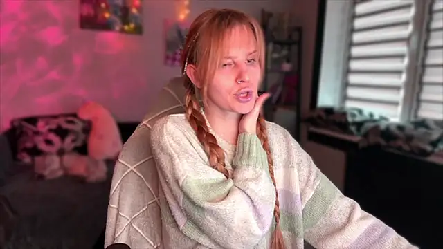 Chanel Gill online show from January 11, 11:59 am