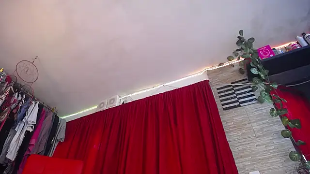 hornytsblonde online show from February 10, 2:42 pm