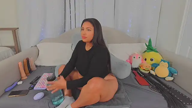 MeghanXO online show from July 17, 1:04 pm