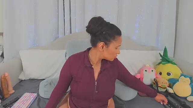 MeghanXO online show from August 8, 1:19 pm