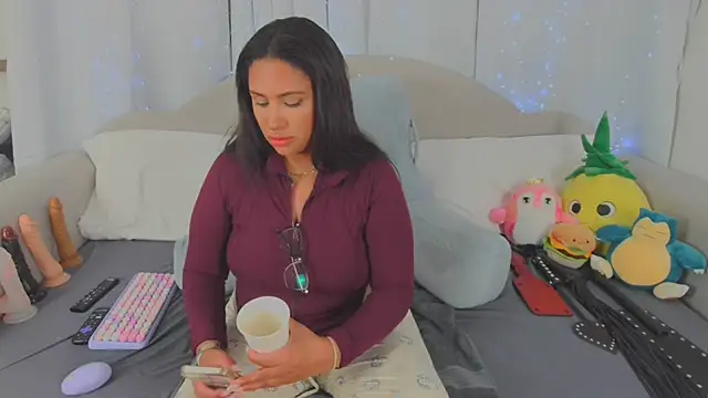 MeghanXO online show from July 10, 2:50 pm