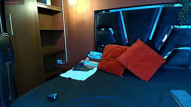 DacotaAndersonDirty online show from April 24, 12:30 pm