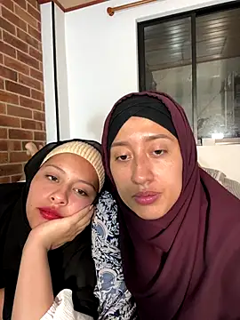 adila anich online show from November 20, 10:55 pm