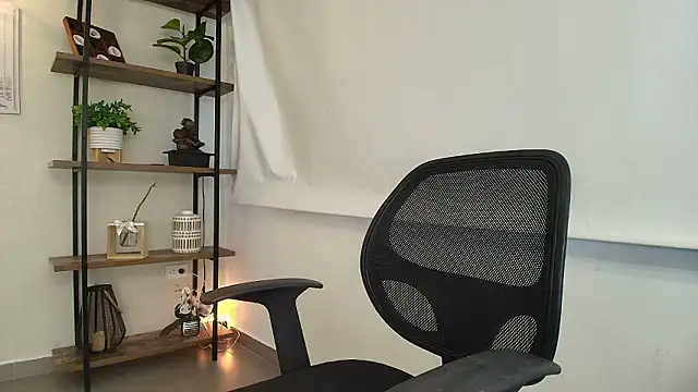 Sassy--Girl online show from March 13, 6:09 pm