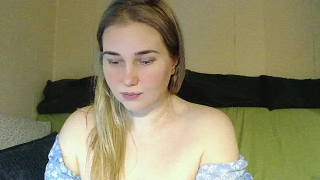 mmmPinUpGirl online show from January 7, 7:17 pm
