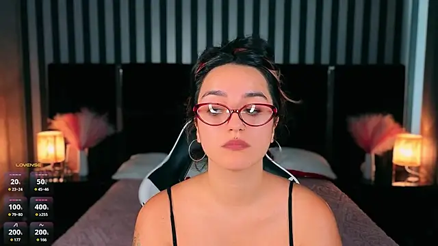 Daphne Moss online show from July 28, 3:21 pm