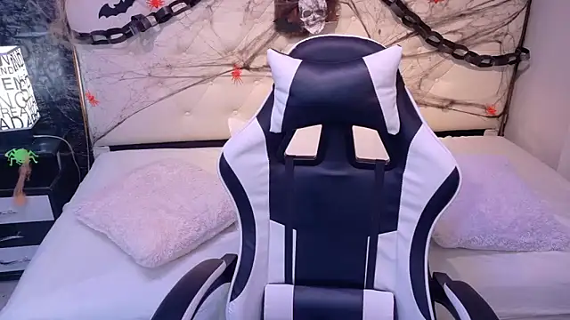 Snapshot of tamara_colliins_ chatting on October 26, 4:30 am tamara colliins  online show from October 26, 4:30 am