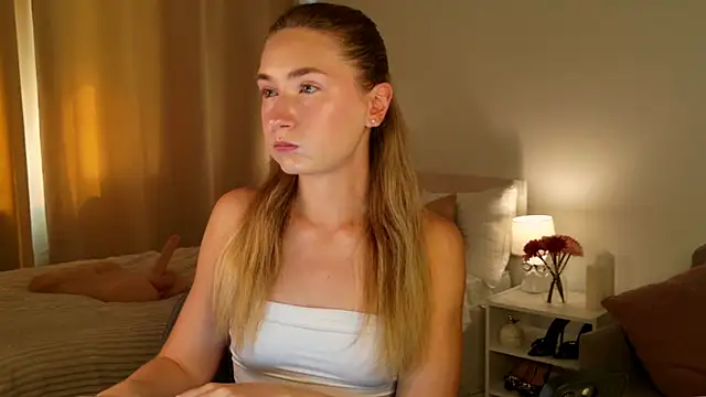 bella  rose online show from June 19, 11:35 am