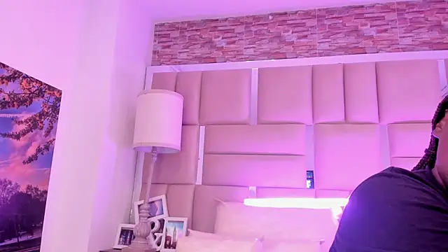 ShaniaBrownn online show from May 22, 7:45 pm