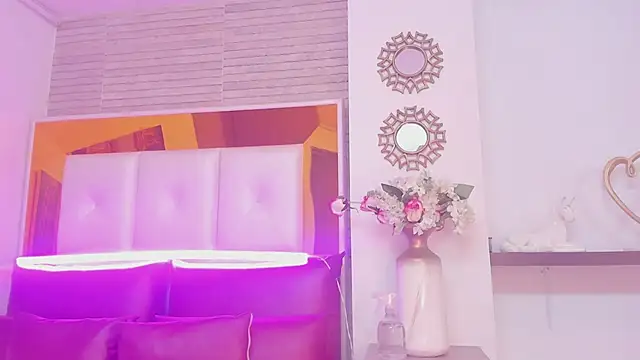 ShaniaBrownn online show from November 6, 7:42 pm