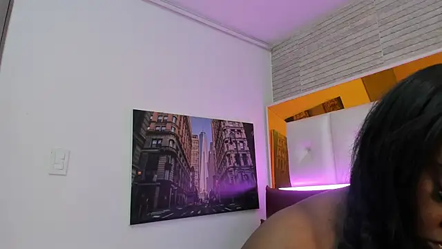 ShaniaBrownn online show from December 4, 8:20 pm