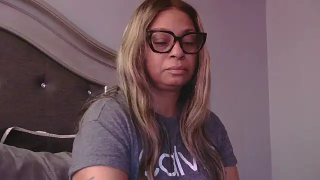 MSweetLindaParks online show from February 3, 8:56 pm