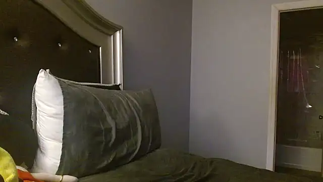 MSweetLindaParks online show from March 7, 12:01 pm