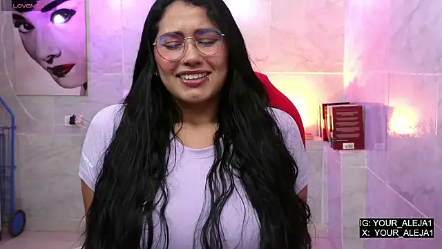 LauraRuiz1 online show from May 16, 1:19 am