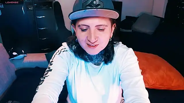 Marieblueeyes online show from October 1, 2:27 am