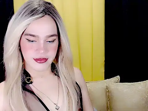 Snapshot of arianneXXX_ts chatting on September 12, 9:33 pm arianneXXX ts online show from September 12, 9:33 pm