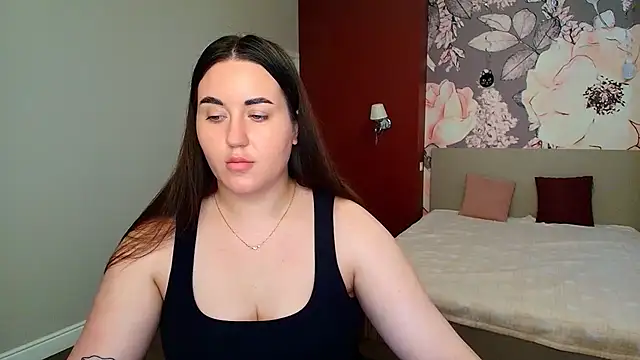 Roxie Bradley online show from June 8, 5:41 am