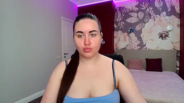 Roxie Bradley online show from May 4, 5:44 am