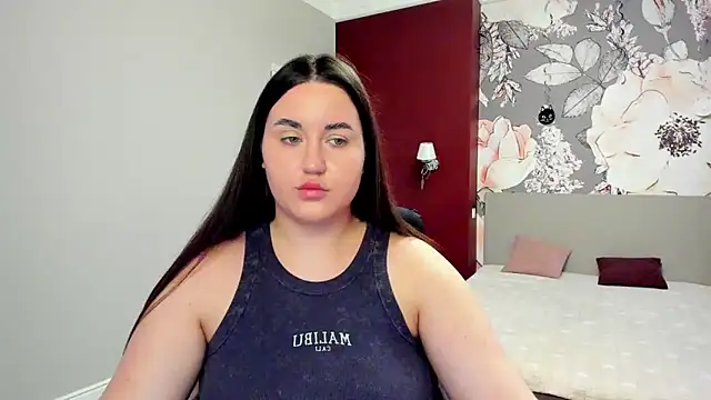 Roxie Bradley online show from February 3, 6:40 am