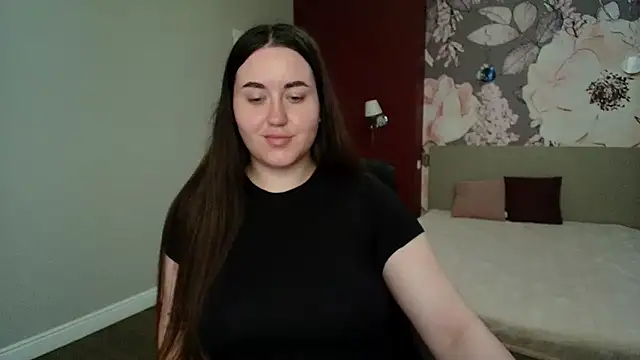 Roxie Bradley online show from May 11, 5:53 am