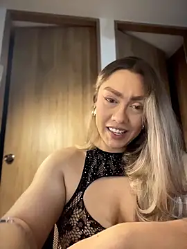 Im sophiie online show from February 5, 6:38 am