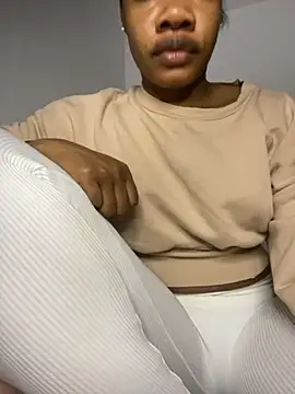  yisela  online show from February 4, 2:03 am