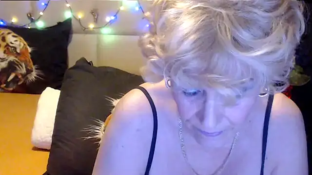 HappyWomanOn online show from October 20, 6:55 pm