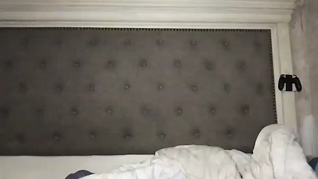 LuLuValenttine101 online show from March 27, 9:32 am