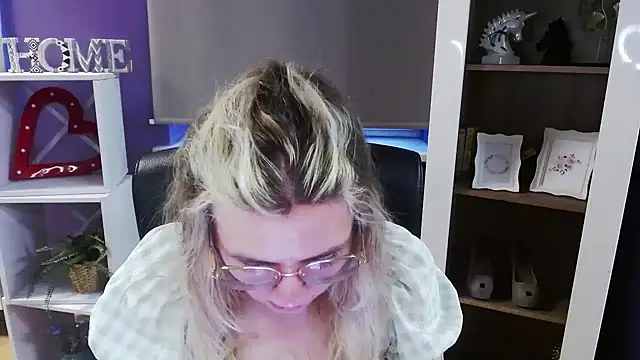 Zoey Erotic online show from March 16, 5:44 am