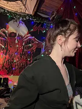 courtneyoccult online show from December 1, 9:46 am