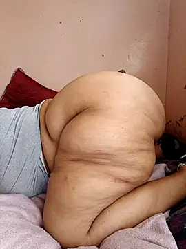 iamSunflower900 online show from April 11, 8:29 am